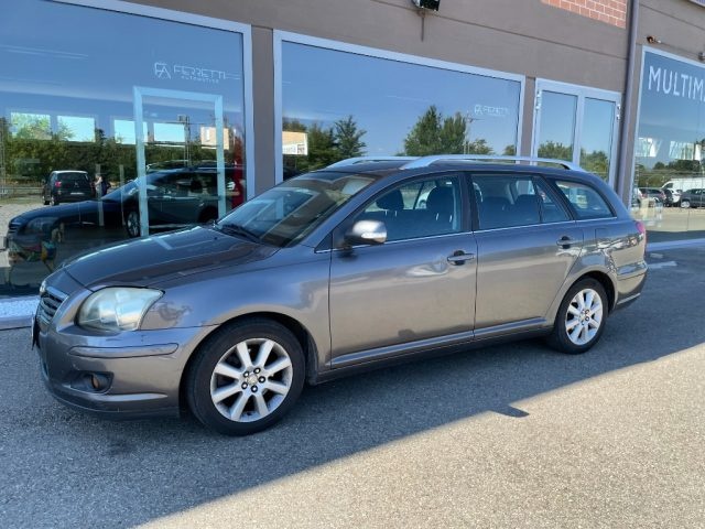 TOYOTA Avensis usata, con Airbag