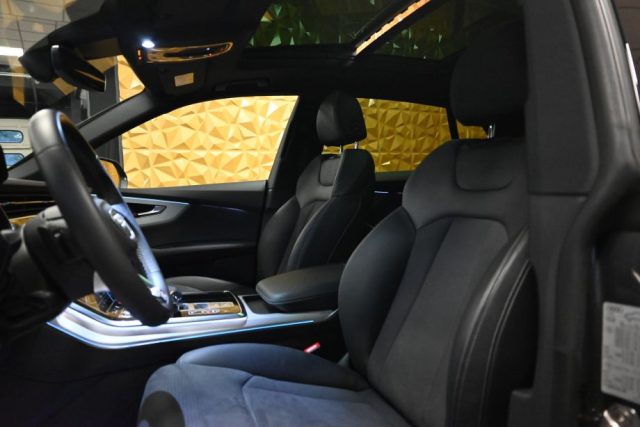 AUDI Q8 usata 26
