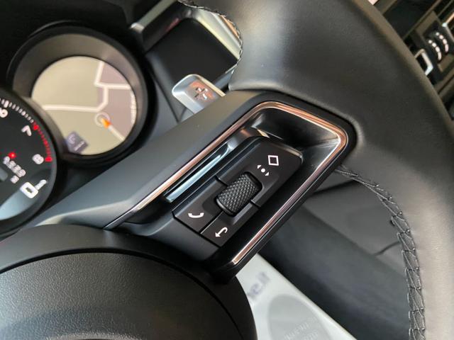 PORSCHE Macan usata, con Touch screen