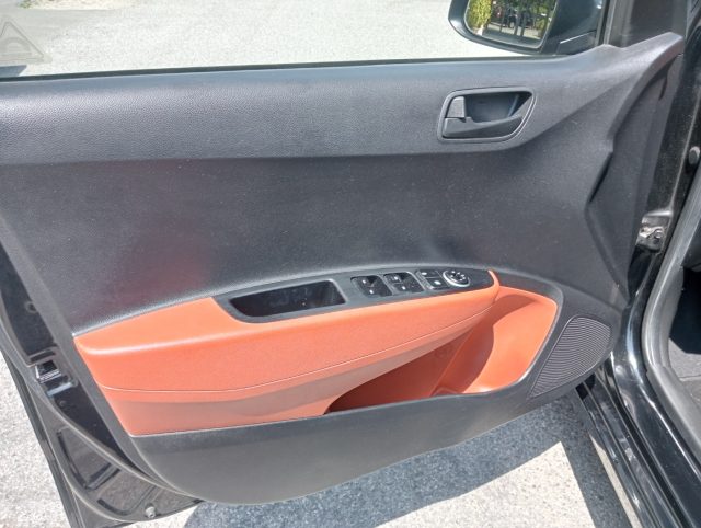 HYUNDAI i10 usata, con Luci diurne LED