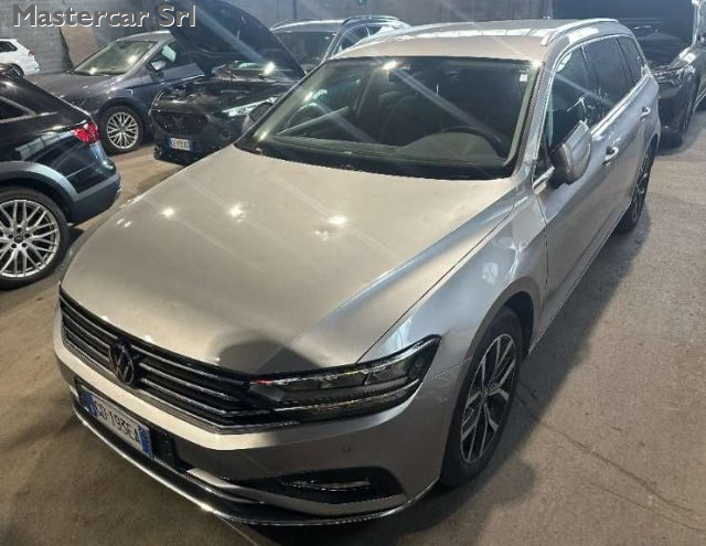 VOLKSWAGEN Passat Variant usata, con Airbag