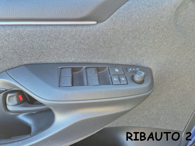 TOYOTA Yaris usata, con Bluetooth