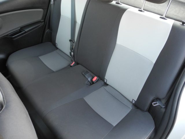 TOYOTA Yaris usata 44