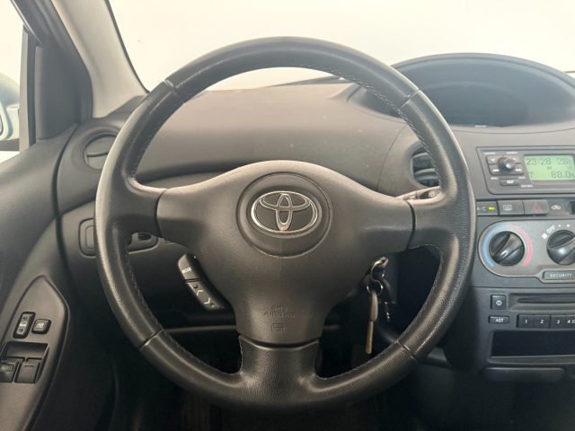 TOYOTA Yaris usata 9