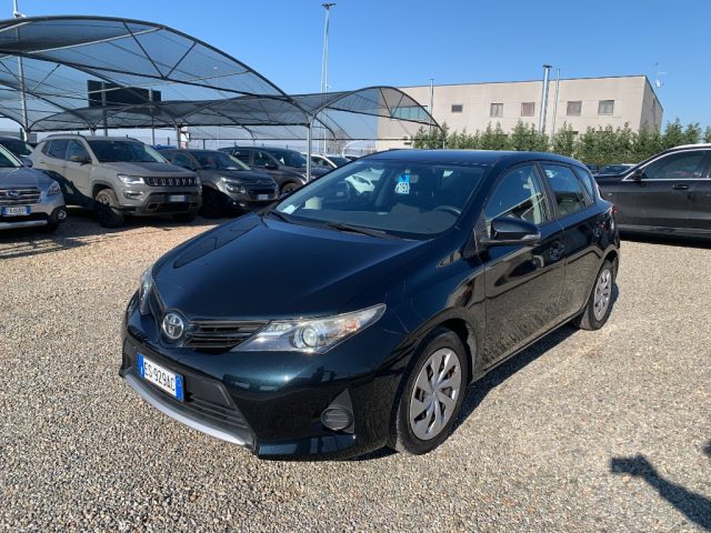 TOYOTA Auris usata, con ABS
