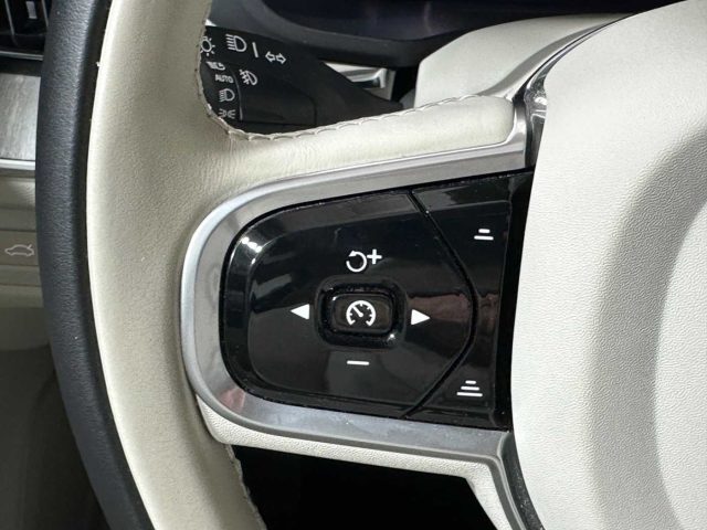 VOLVO XC60 usata, con Telecamera per parcheggio assistito