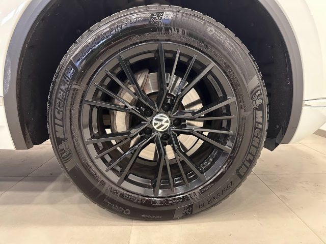 VOLKSWAGEN Touareg usata, con Autoradio