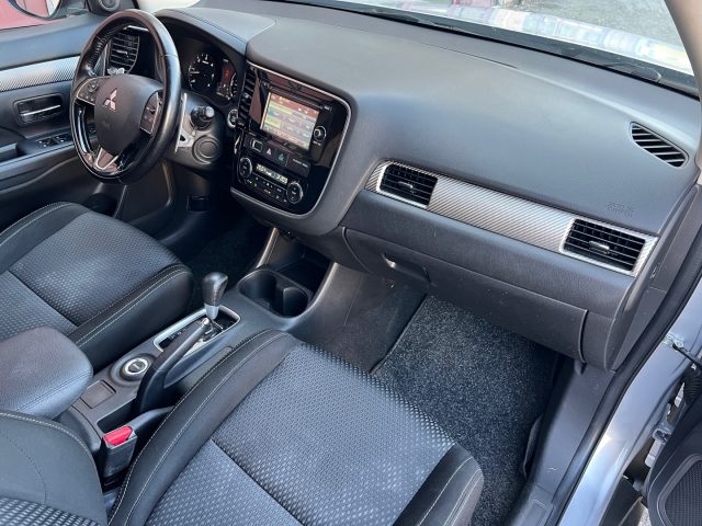 MITSUBISHI Outlander usata, con Autoradio