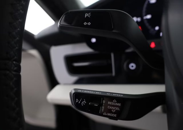 PORSCHE Taycan usata, con Park Distance Control