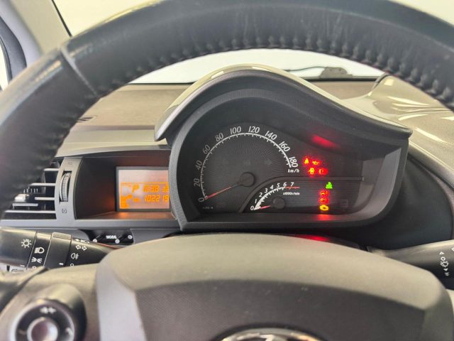 TOYOTA iQ usata 18