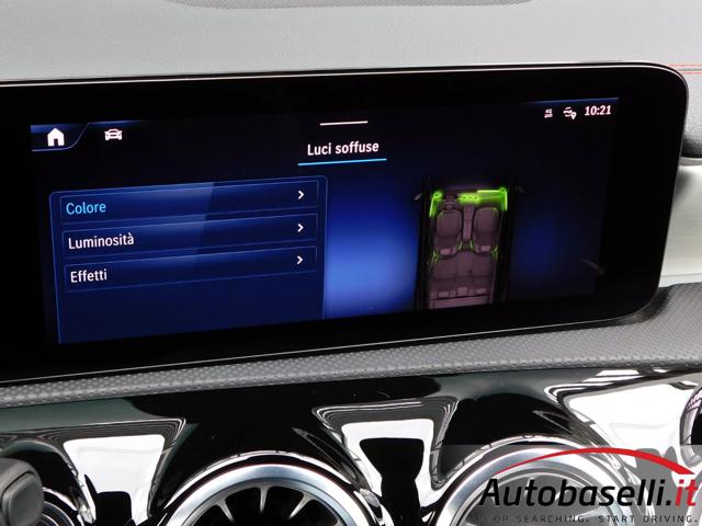 MERCEDES-BENZ CLA 200 usata, con Telecamera per parcheggio assistito