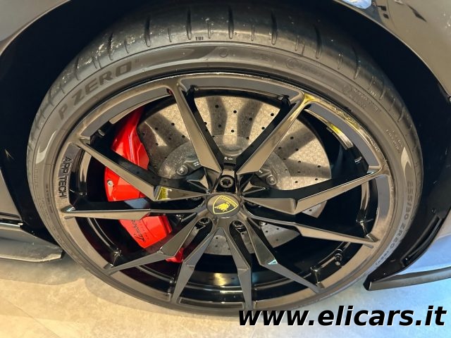 LAMBORGHINI Aventador usata, con Fendinebbia