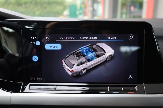 VOLKSWAGEN Golf Variant usata, con Fari full-led