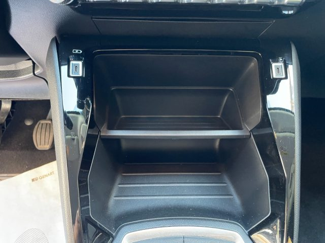 PEUGEOT 208 usata, con USB