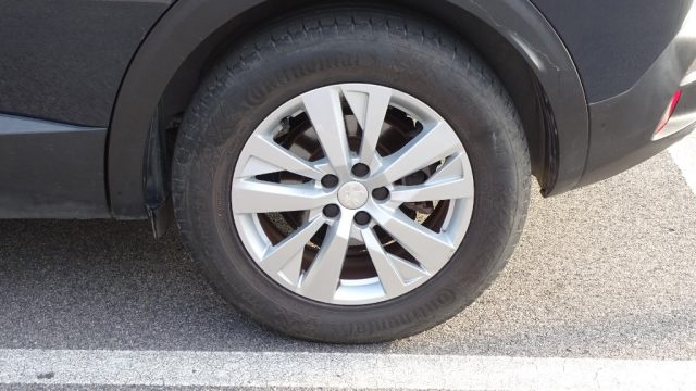 PEUGEOT 3008 usata, con Leve al volante