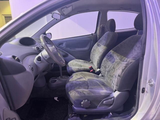 TOYOTA Yaris usata 4