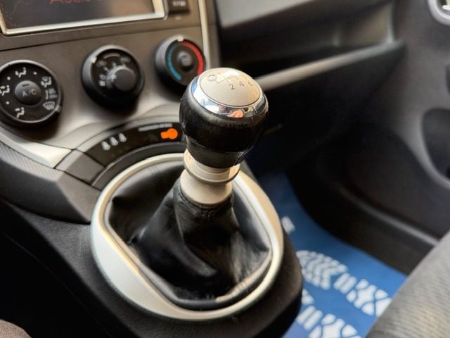 TOYOTA Verso-S usata, con Lettore CD