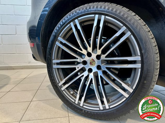 PORSCHE Macan usata, con Autoradio