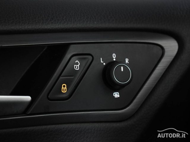 VOLKSWAGEN Golf Variant usata, con Sensori di parcheggio anteriori