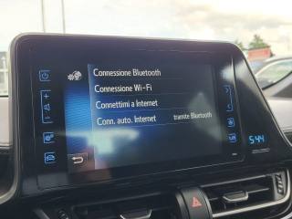 TOYOTA C-HR usata, con USB