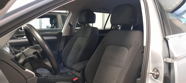 VOLKSWAGEN Passat usata, con Fari LED
