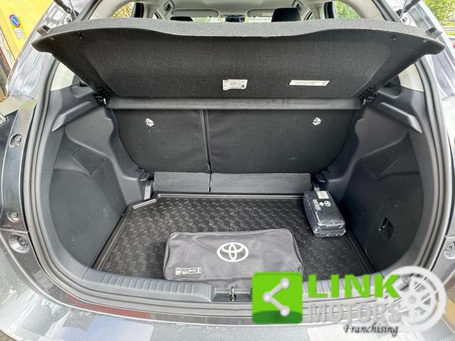 TOYOTA Yaris usata, con Bluetooth