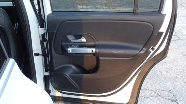 MERCEDES-BENZ GLB 200 usata, con Airbag testa