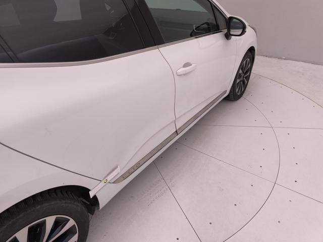 RENAULT Clio usata, con Luci diurne