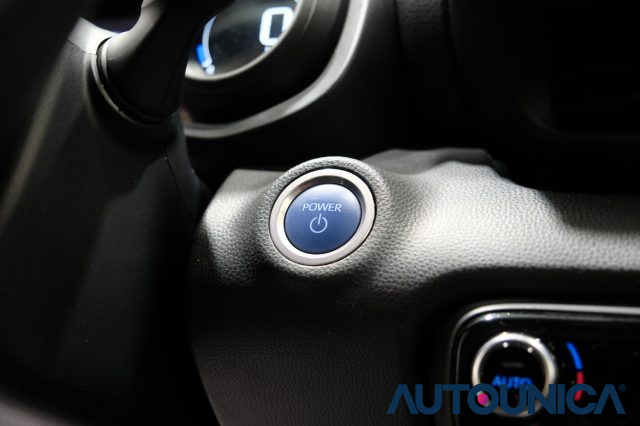 TOYOTA Yaris usata, con Autoradio digitale