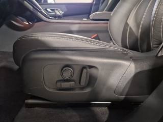 LAND ROVER Range Rover Velar usata, con Sedile posteriore sdoppiato