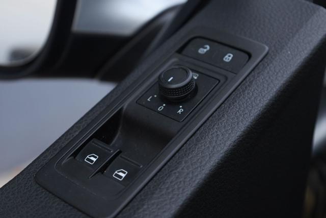 VOLKSWAGEN Caravelle usata, con Volante in pelle