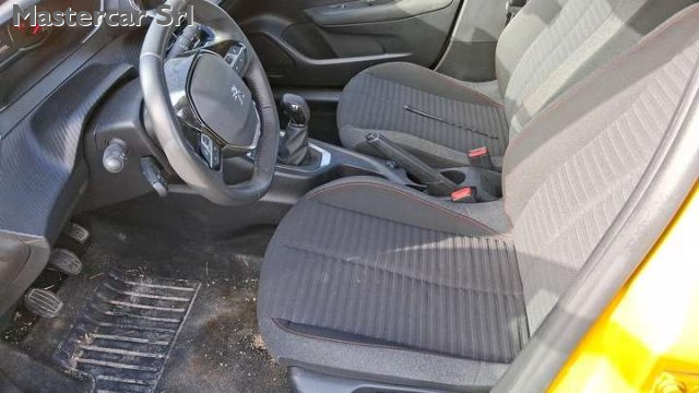 PEUGEOT 208 usata, con Autoradio