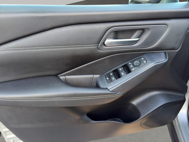 NISSAN Qashqai usata, con Fari LED