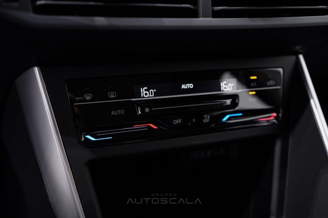 VOLKSWAGEN Taigo usata, con USB