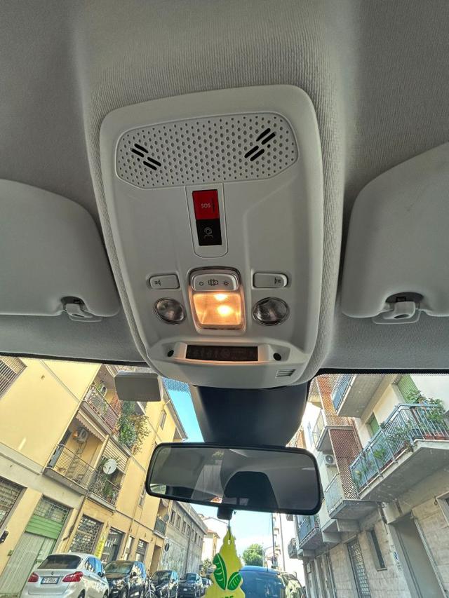 PEUGEOT 208 usata, con Sedile posteriore sdoppiato