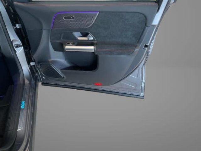 MERCEDES-BENZ EQA usata, con Sistema di navigazione