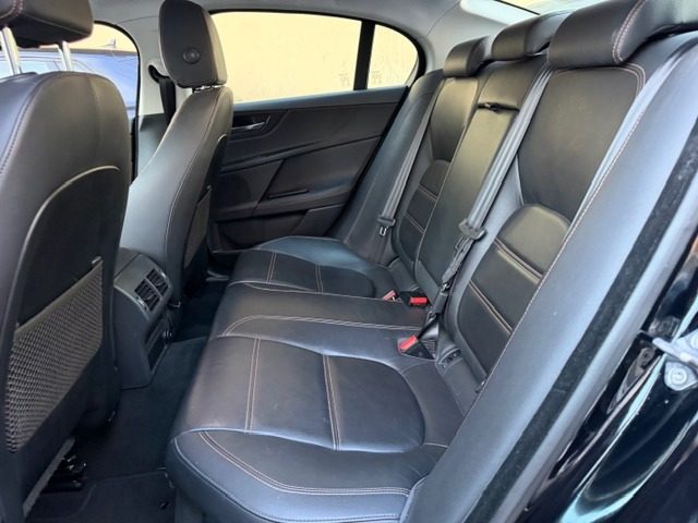 JAGUAR XE usata, con Boardcomputer