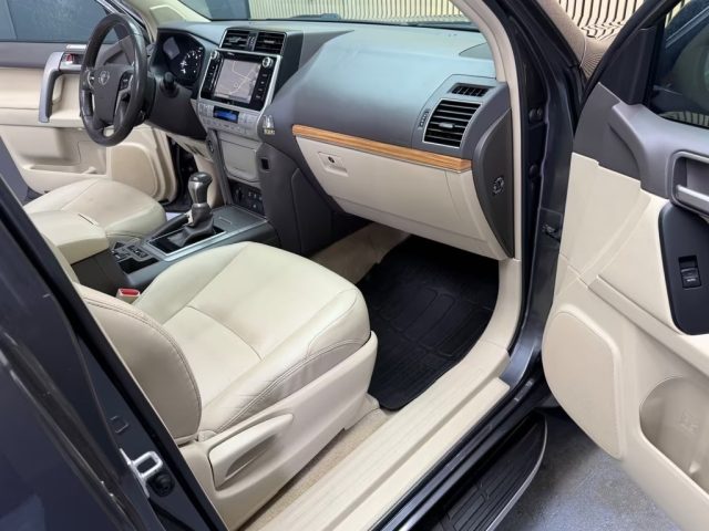TOYOTA Land Cruiser usata, con Vetri oscurati