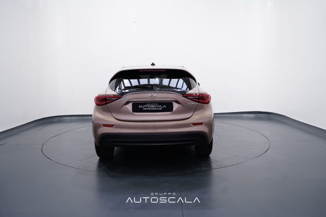 INFINITI Q30 usata, con Alzacristalli elettrici