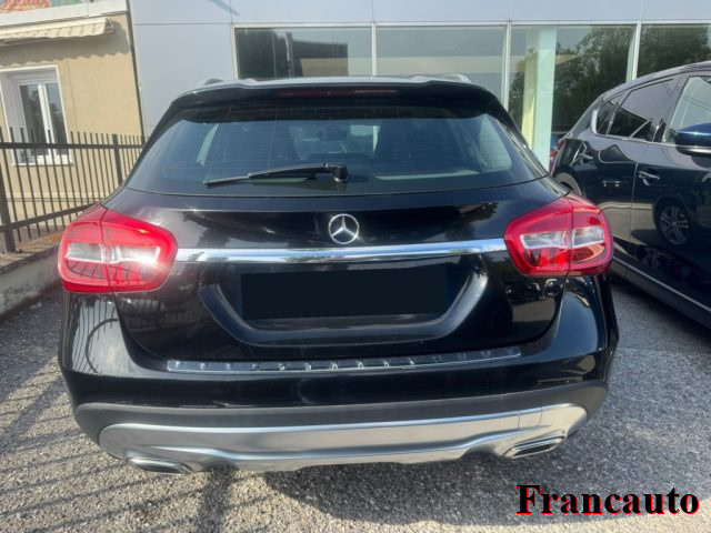 MERCEDES-BENZ GLA 180 usata, con Alzacristalli elettrici