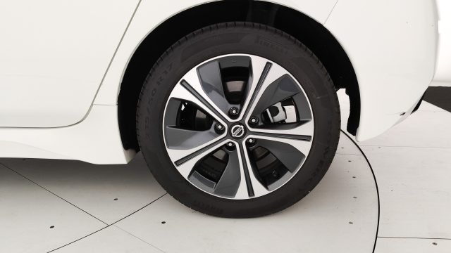NISSAN Leaf usata, con USB