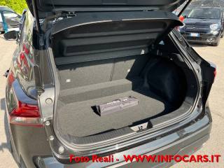 NISSAN Qashqai usata, con Fari LED