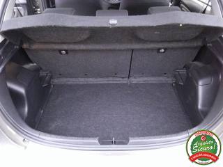TOYOTA Yaris usata 11