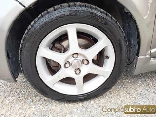 TOYOTA Yaris usata 13