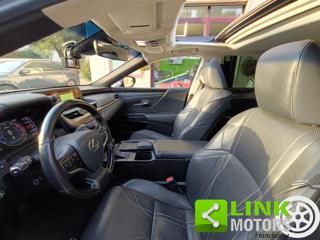 LEXUS ES 300 usata, con USB