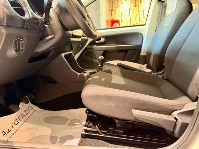 VOLKSWAGEN up! usata, con USB