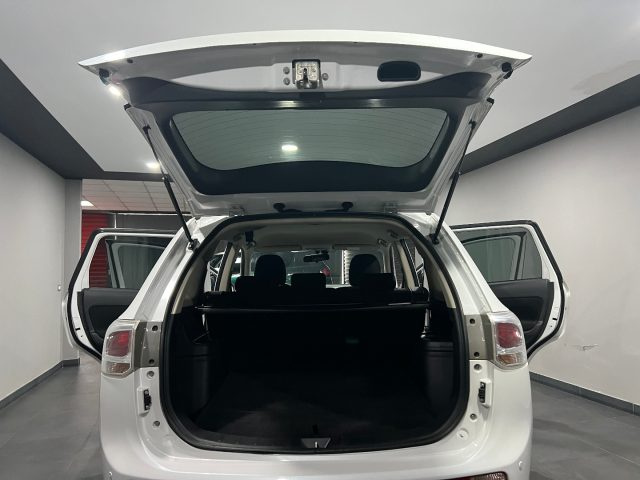 MITSUBISHI Outlander usata, con Controllo automatico clima