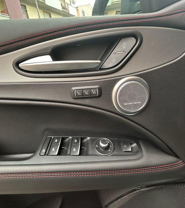ALFA ROMEO Stelvio usata, con Sedile posteriore sdoppiato