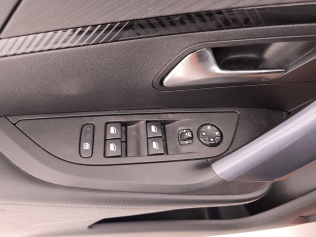 PEUGEOT 2008 usata, con Leve al volante