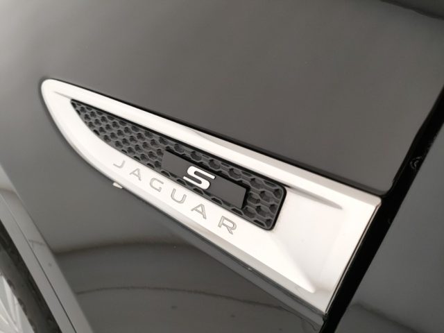 JAGUAR E-Pace usata, con Volante in pelle